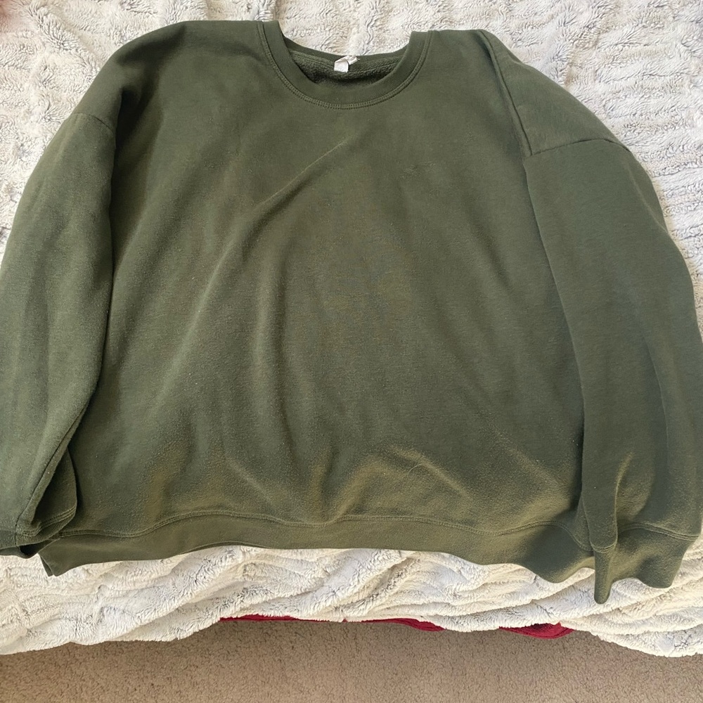 XL lose fit crew neck